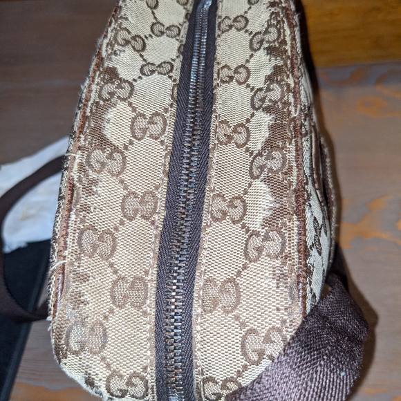 Authentic Gucci Crossbody Bag - Picture 5 of 8